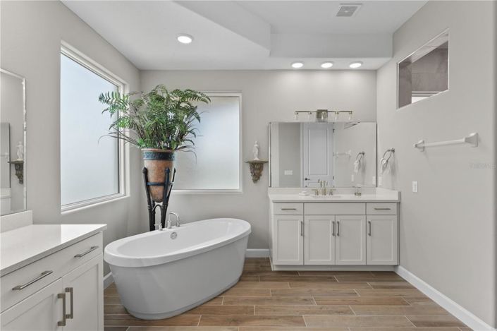 Image No.25-4 Bed House for sale