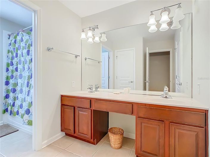 Image No.32-6 Bed House for sale