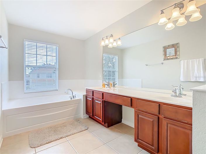 Image No.46-6 Bed House for sale