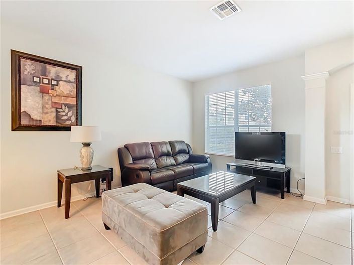 Image No.8-6 Bed House for sale