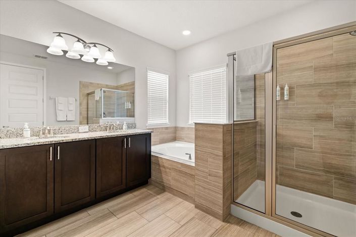 Image No.14-6 Bed House for sale