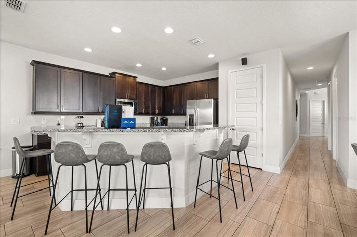 Image No.5-6 Bed House for sale