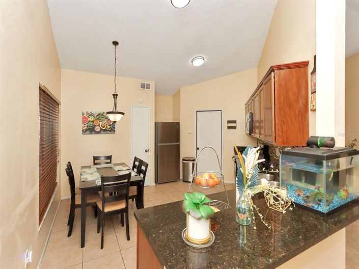 Image No.10-3 Bed House for sale