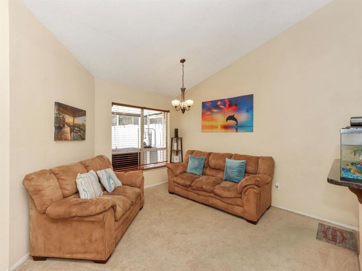 Image No.6-3 Bed House for sale