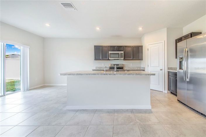 Image No.10-3 Bed House for sale