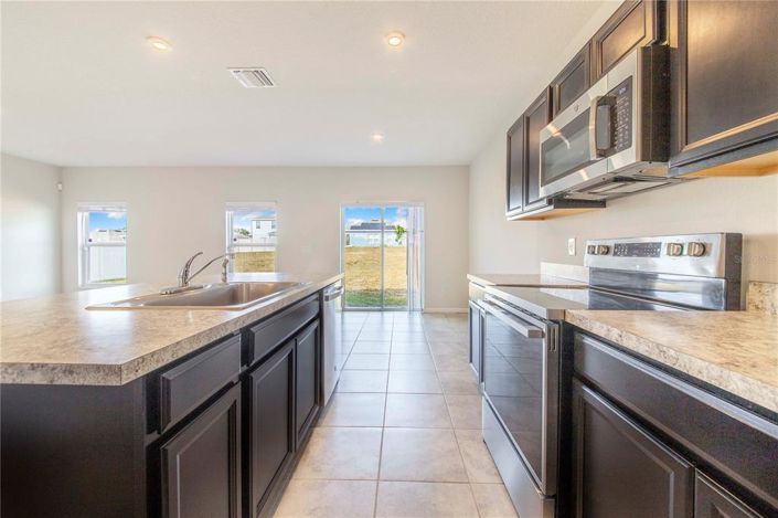 Image No.11-3 Bed House for sale