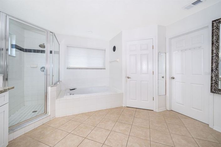 Image No.28-6 Bed House for sale