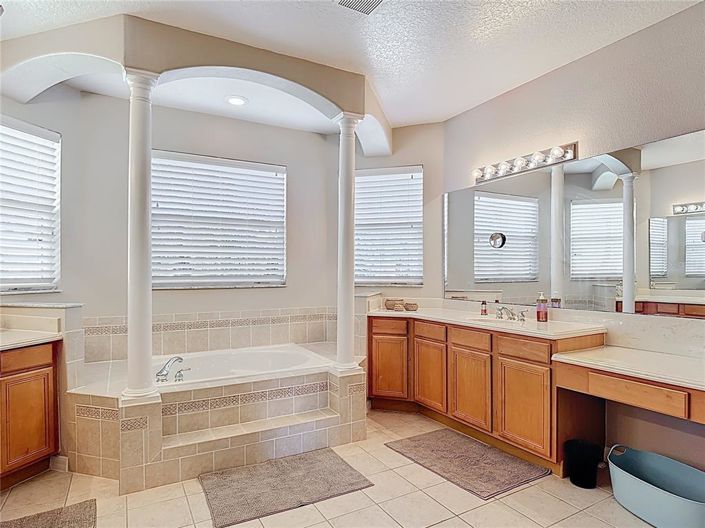 Image No.48-4 Bed House for sale