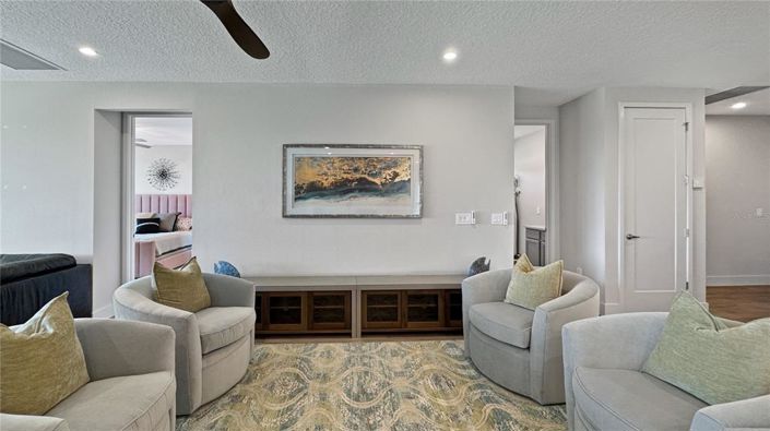 Image No.35-6 Bed House for sale