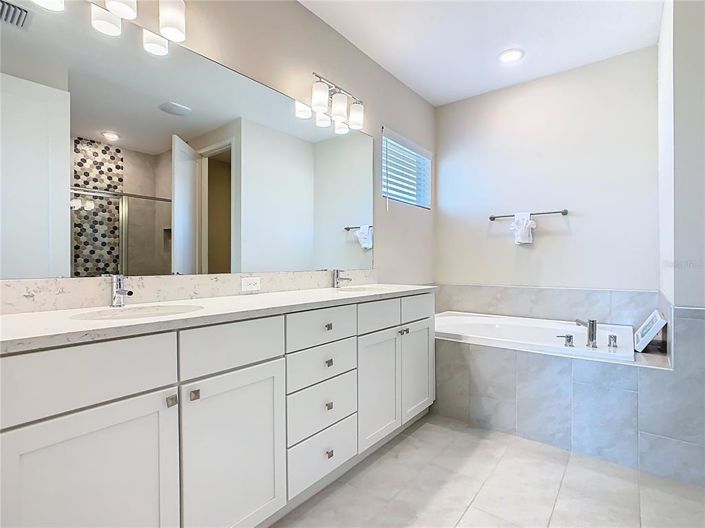 Image No.60-6 Bed House for sale