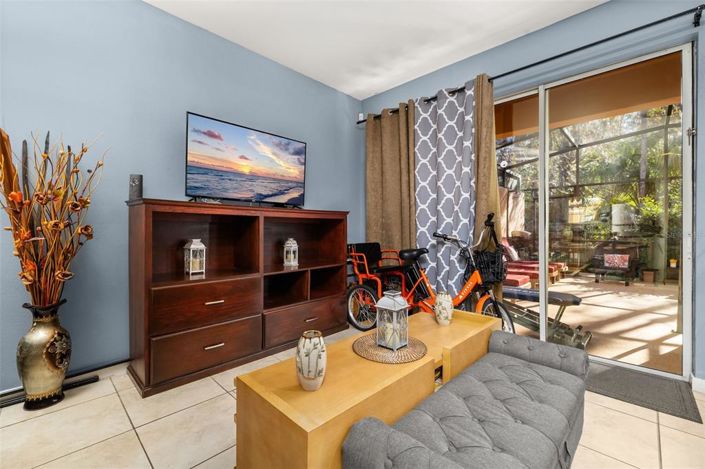 Image No.25-2 Bed Townhouse for sale