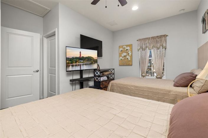 Image No.33-2 Bed Townhouse for sale