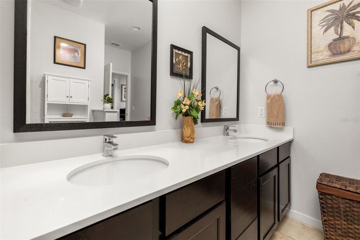 Image No.37-2 Bed Townhouse for sale