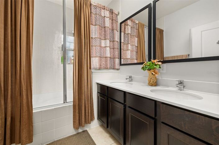 Image No.41-2 Bed Townhouse for sale