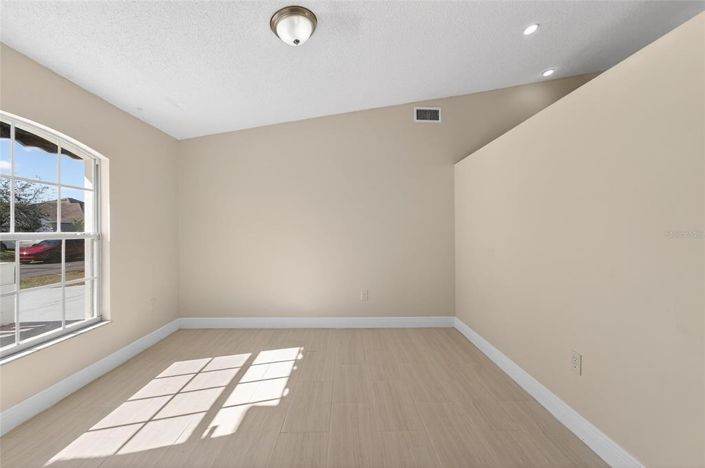 Image No.12-4 Bed House for sale