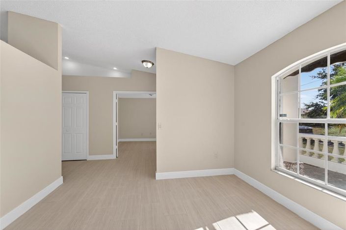 Image No.13-4 Bed House for sale