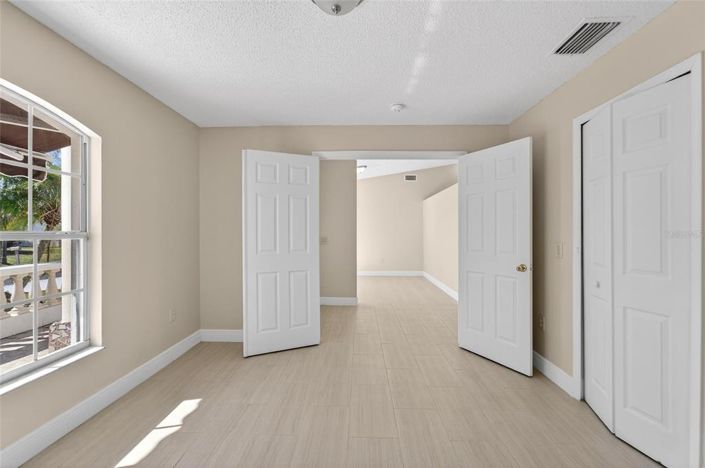 Image No.15-4 Bed House for sale