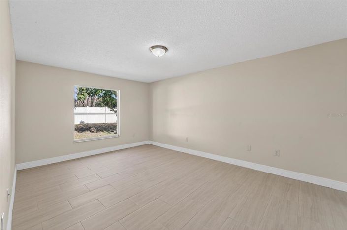 Image No.25-4 Bed House for sale