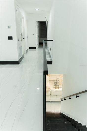 Image No.21-5 Bed House for sale