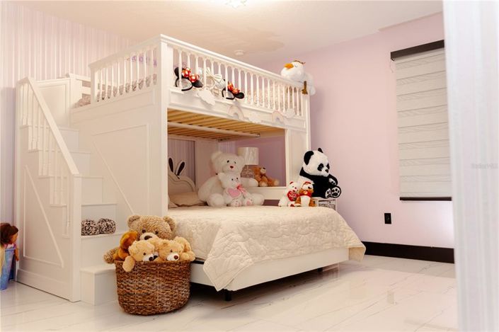 Image No.22-5 Bed House for sale