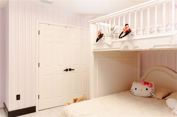 Image No.23-5 Bed House for sale