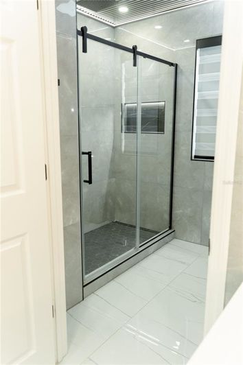 Image No.25-5 Bed House for sale