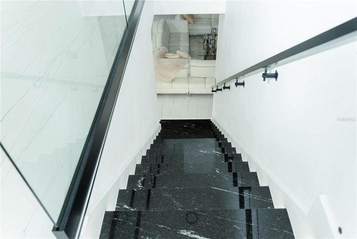 Image No.26-5 Bed House for sale