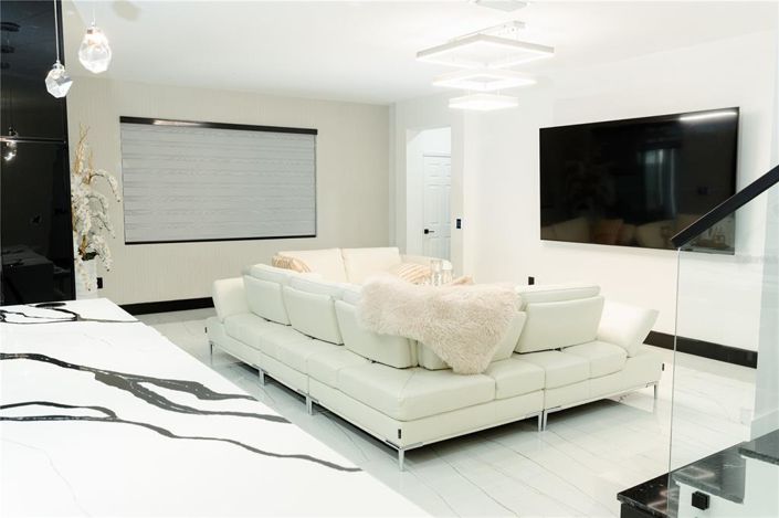 Image No.8-5 Bed House for sale