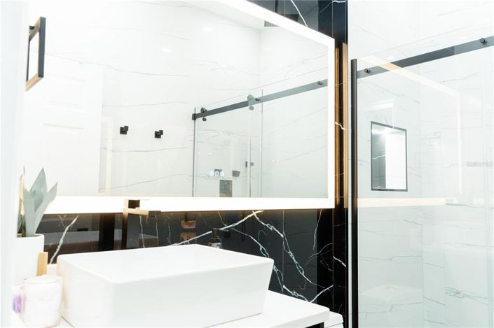 Image No.9-5 Bed House for sale