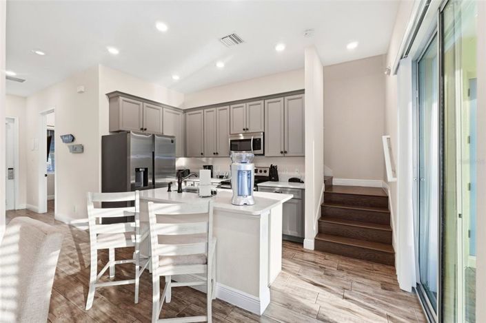 Image No.8-5 Bed House for sale