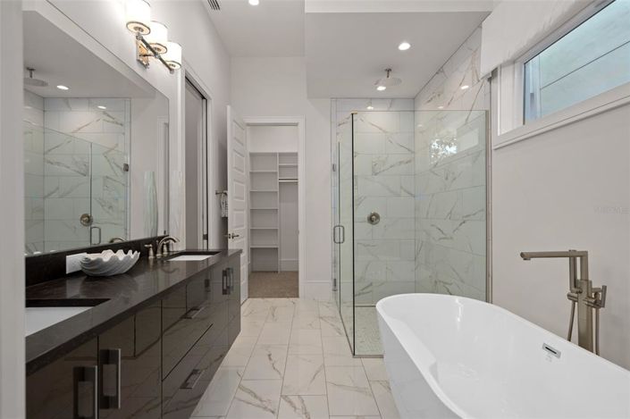 Image No.33-8 Bed House for sale