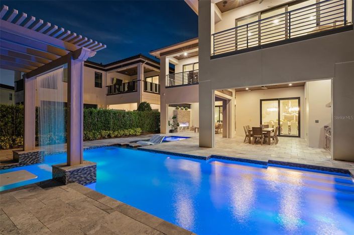 Image No.4-8 Bed House for sale