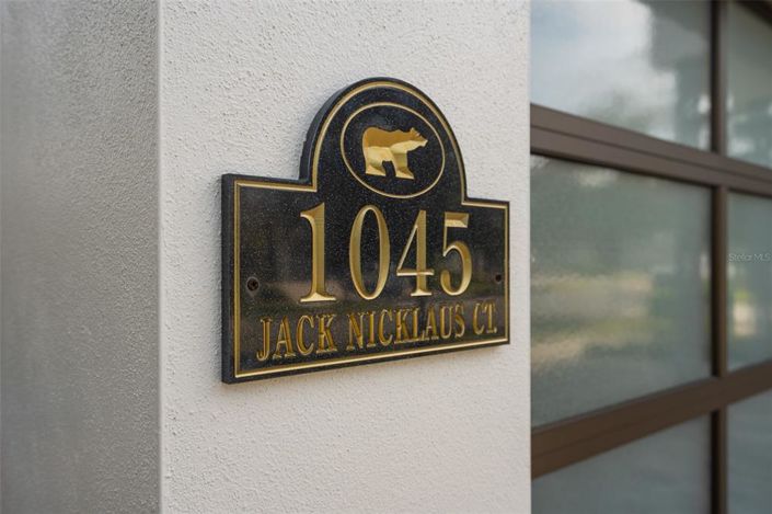 Image No.6-8 Bed House for sale