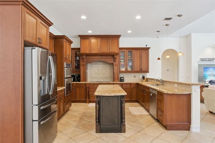 Image No.17-5 Bed House for sale