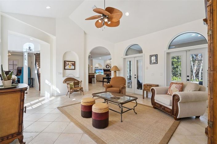 Image No.8-5 Bed House for sale