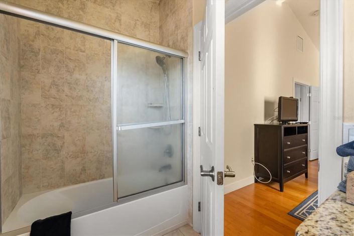 Image No.45-5 Bed House for sale