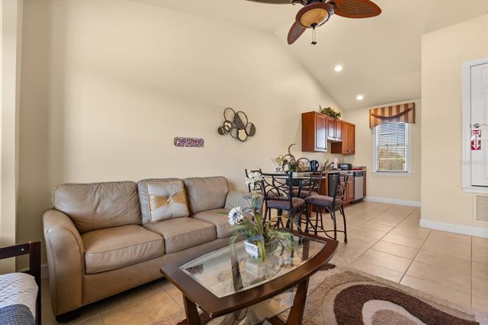 Image No.8-5 Bed House for sale