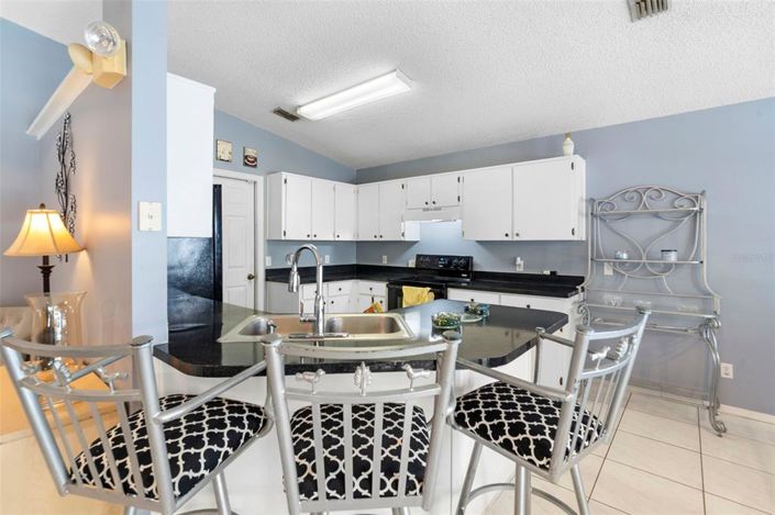 Image No.12-3 Bed House for sale