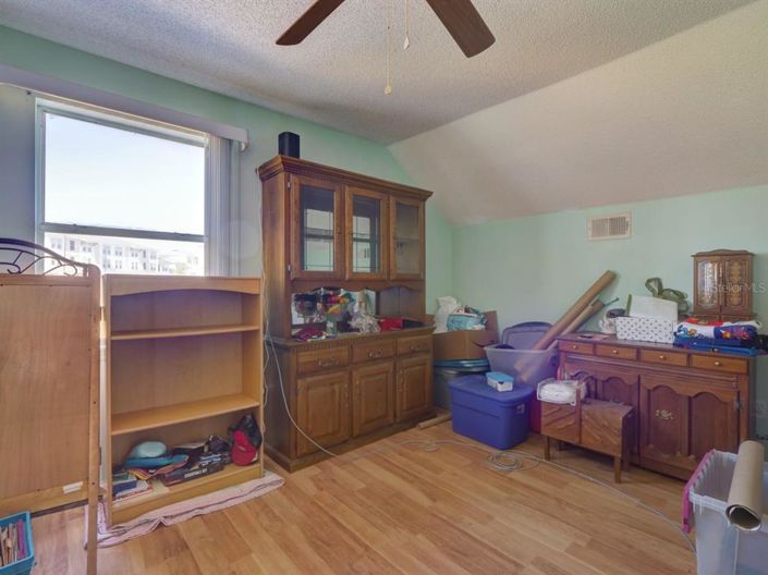 Image No.18-4 Bed House for sale