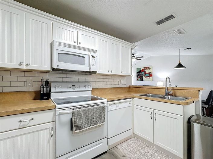 Image No.11-3 Bed Townhouse for sale