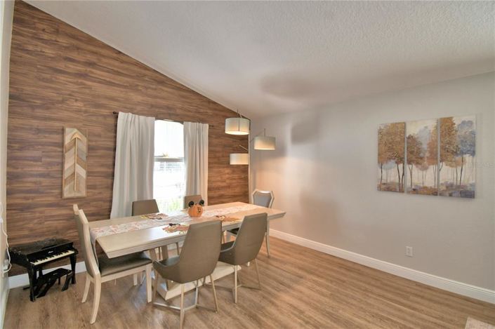 Image No.8-3 Bed House for sale