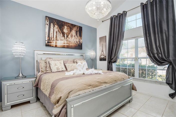 Image No.25-6 Bed House for sale