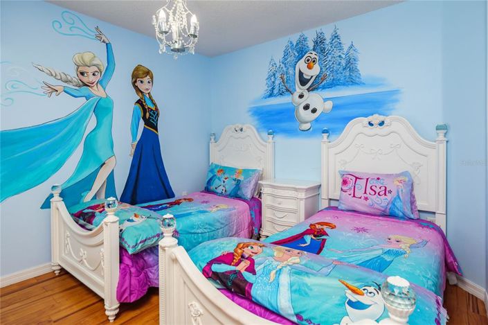 Image No.30-6 Bed House for sale