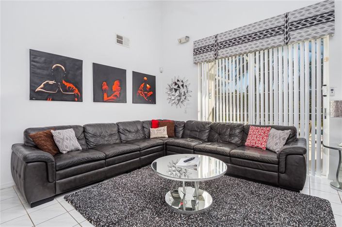 Image No.4-6 Bed House for sale