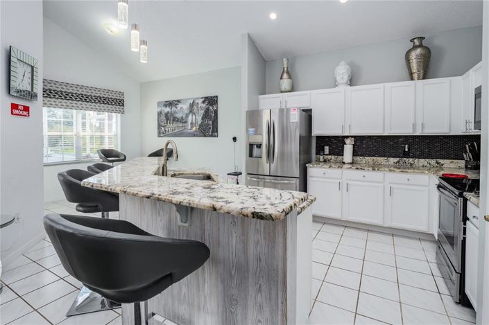 Image No.8-6 Bed House for sale