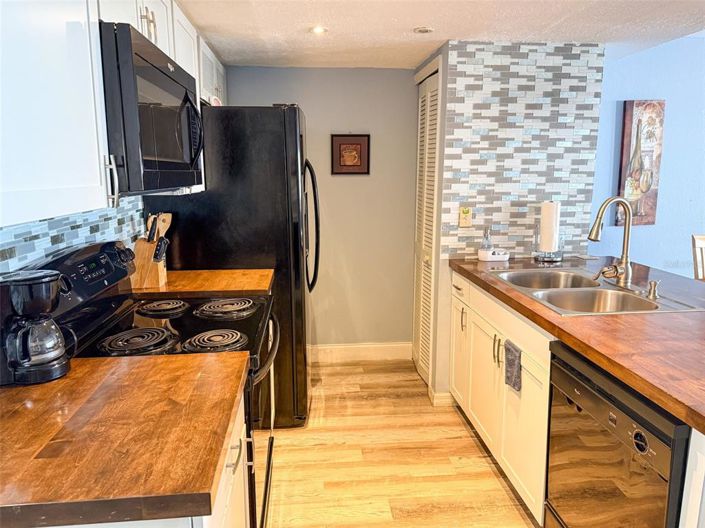 Image No.12-3 Bed Apartment for sale