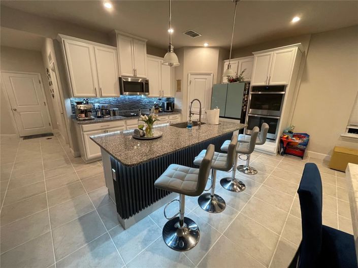 Image No.8-5 Bed House for sale