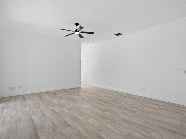 Image No.15-4 Bed House for sale