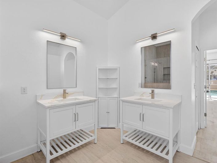 Image No.24-4 Bed House for sale