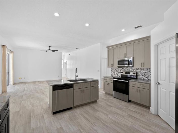 Image No.6-4 Bed House for sale